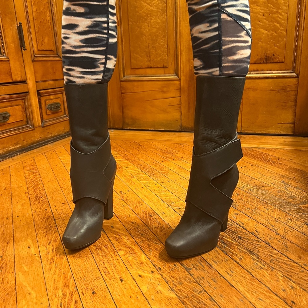 edmundo castillo x narciso rodriguez gray leather mid-calf boots